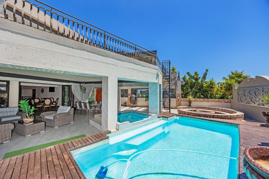 8 Bedroom Property for Sale in Baronetcy Estate Western Cape